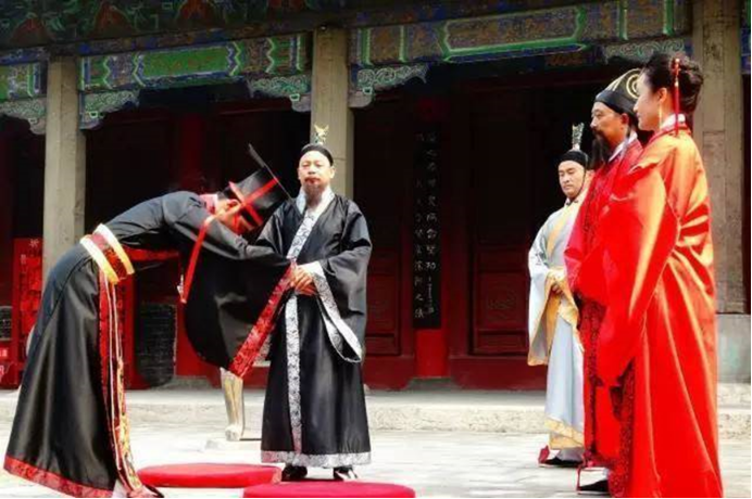 仪式感很重要古人为家中男孩大办成人礼从此以后就是男人了