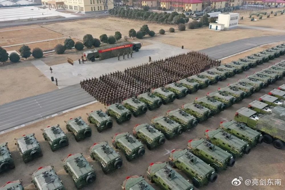 新型单兵系统,全息瞄准镜,东部战区王牌特种部队"红四连"_腾讯新闻