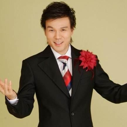 昔日老搭档周群,也来个李彬留言,称那些年一起做节目太难了,看到他