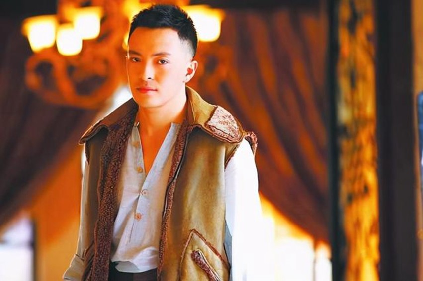 后来《天狗》让富大龙获得金鸡奖,华表奖,华语电影传媒奖三大最佳男