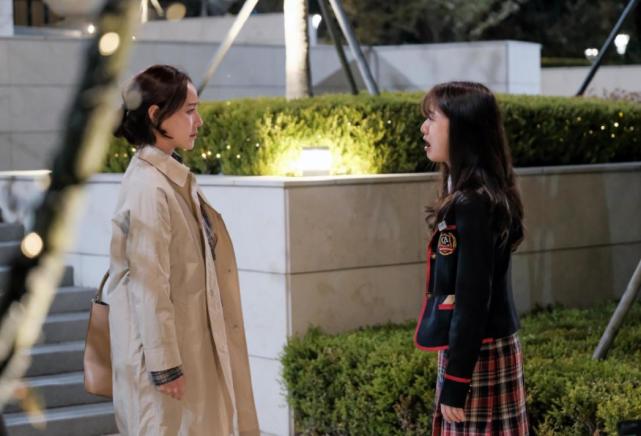 为了让裴露娜成功考入清雅艺术高中,吴允熙把善良的