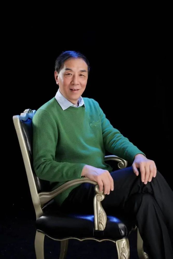 原英语教研员,上海市英语特级教师,教育部上海小学英语教研基地主持人