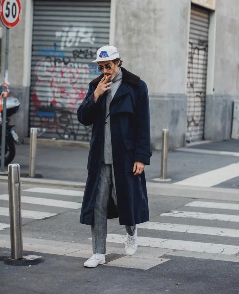 被称为穿西装模板的richard biedul,就特别喜欢这样穿,让刻板的西服