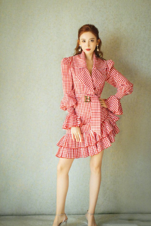 古力娜扎这气质不得了老土格纹裙穿出高贵感一般人难驾驭