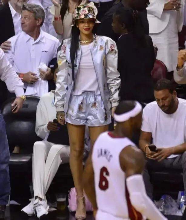 答球迷：NBA的女球迷有过哪些疯狂的言行？