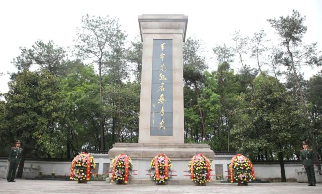 致敬缅怀奋进龙游县举行清明祭英烈活动