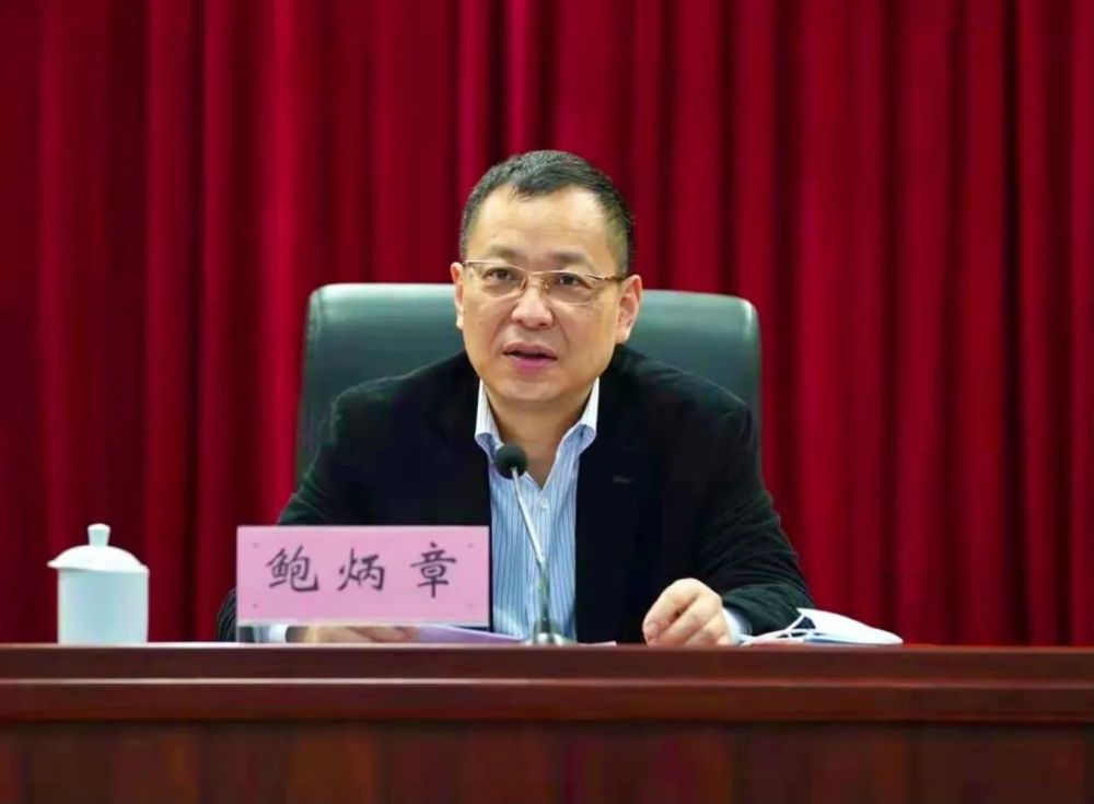 市委党史学习教育宣讲团成员,市委党校常务副校长徐建刚教授围绕"