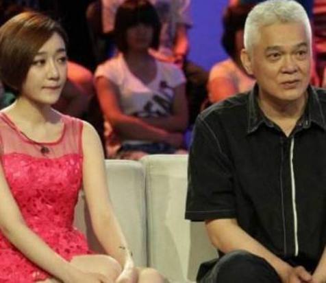 申军谊的第一任妻子名叫詹燕妮,出身于高级知识分子的家庭,但两人的