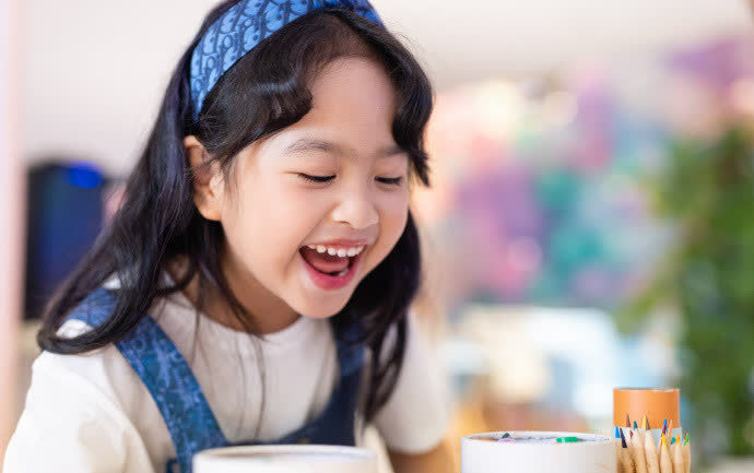 包文婧视频包贝尔为女儿庆生,6岁饺子变化大,愈发漂亮与妈妈像姐妹