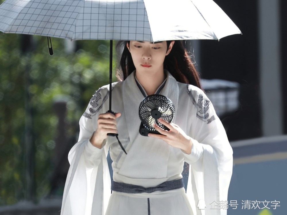 肖战玉骨遥高糊路透上热搜拍摄视角成亮点网友翻墙爬树无人机