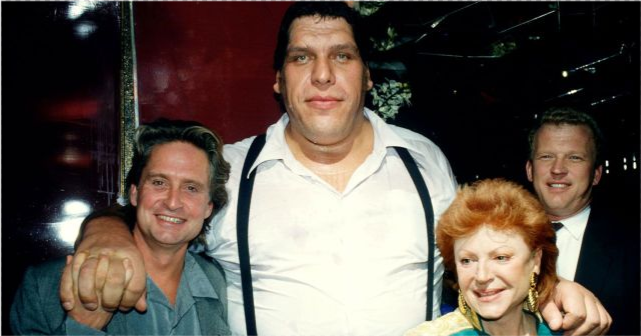 巨人安德烈,世界第八大奇迹,第一个入选wwe名人堂的摔角手_腾讯新闻