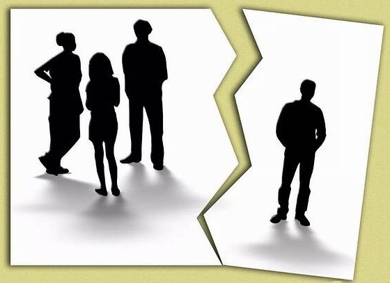 到了社会上,才发现,人与人之间,就算是朋友之间,也需要社会地位相近.