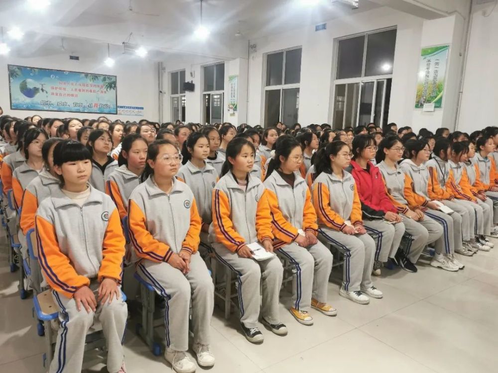 主题教育‖青春期教育 微笑走过花季——潼关县城关一中举行2021年