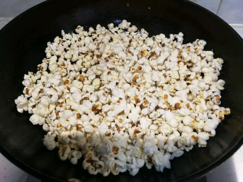 自制爆米花一咬一口嘎嘣脆好吃到停不下来