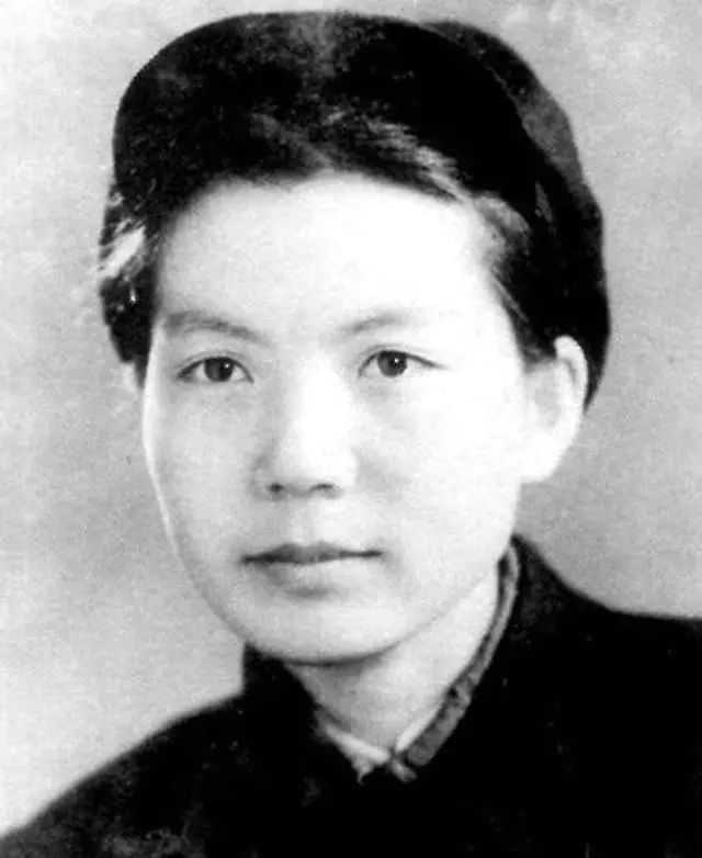 曾是田方银幕妻子,第一代铁梅奶奶,一家都是演艺人,孙女是车晓