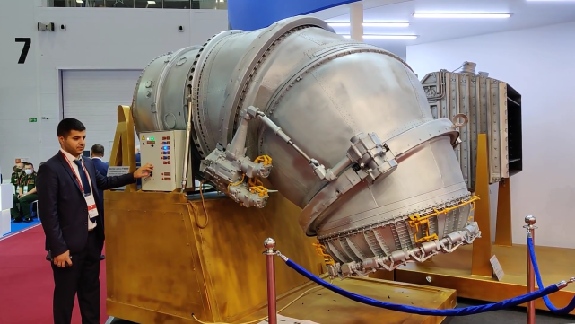 图曼斯基居然展出了r79v-300发动机的推力矢量尾喷管全尺寸可动模型