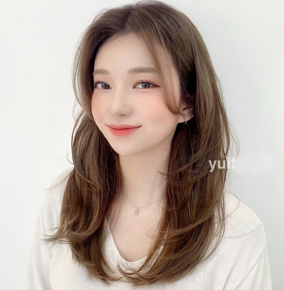 发量多的女生们最瘦脸的发型来了