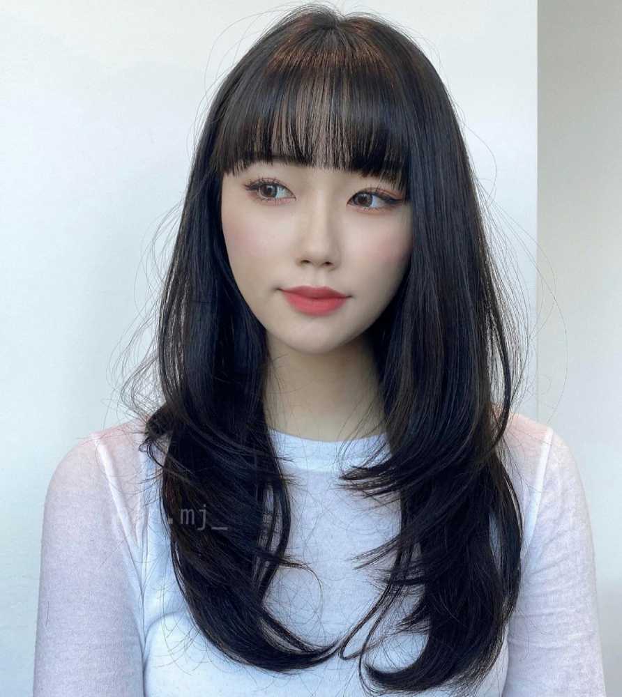 发量多的女生们最瘦脸的发型来了