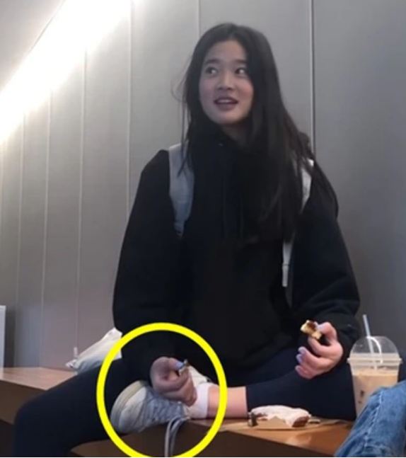 三星小公主李妍贤与朋友聚会背靠韩国两大豪门的她一身装扮不超过千元