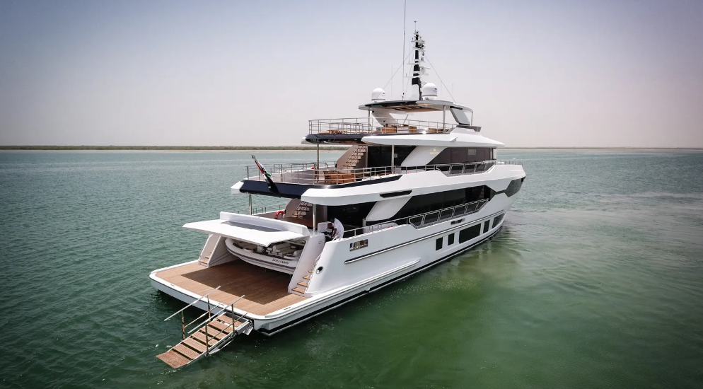 阿联酋gulf craft 交付majesty 120超级游艇