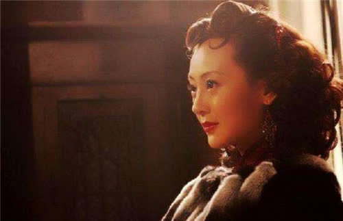 可不管怎么打骂,余爱珍都是我行我素,甚至还在14的时候,就怀上了当地