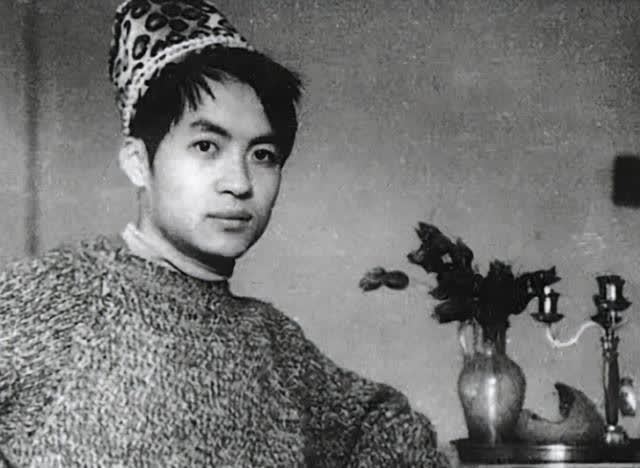 27年前,诗人顾城砍杀妻子,随即自缢而亡独留幼子,后来他怎样了_腾讯新