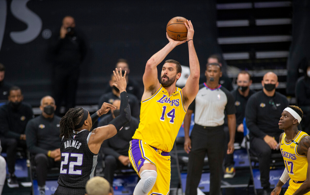 攻防两端均有价值可挖能护框策应的小加湖人争冠重要拼图