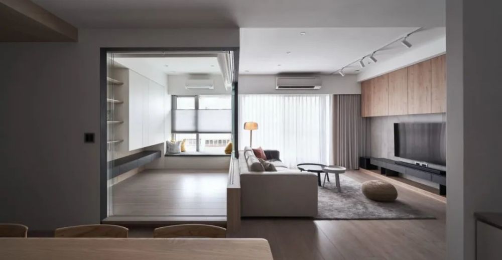 你永远想不到,邻居家85㎡客厅装地台,有多精彩