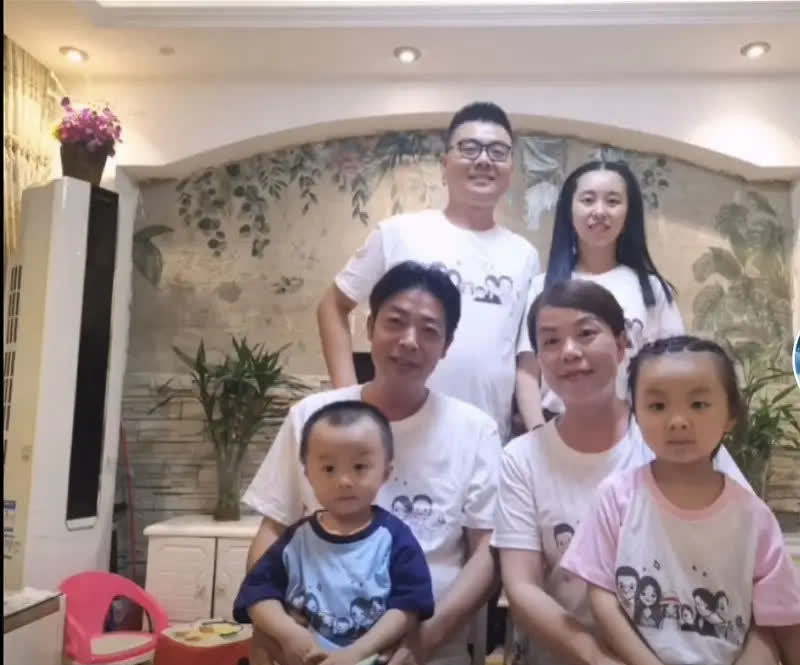 错换人生主角郭威携妻儿回江西九江祭祖,许敏夫妇欣喜迎儿归!