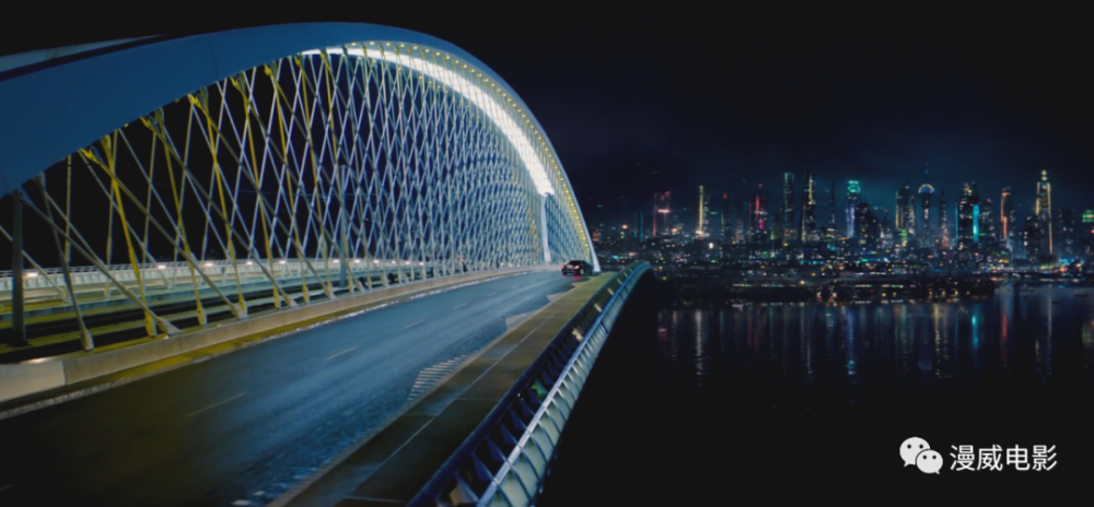 马德里坡分为上城区和下城区,他们去了鱼龙混杂的下城区.