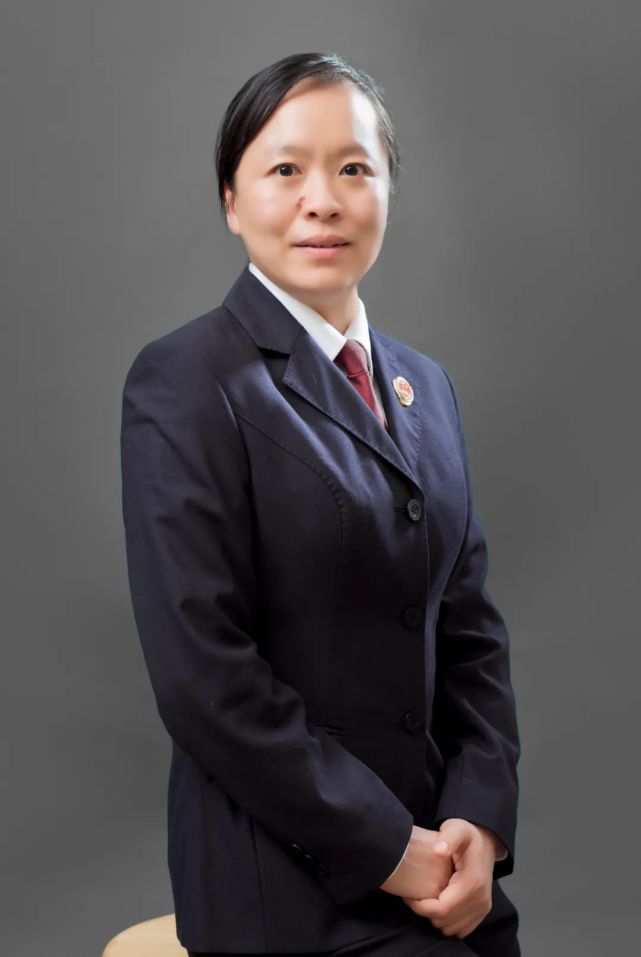 教育整顿学有榜样彭艳丹心映检徽正气照乾坤