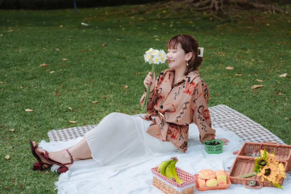 春意正浓那就来一次春游踏青吧5种不同身材女生绝美穿搭思路