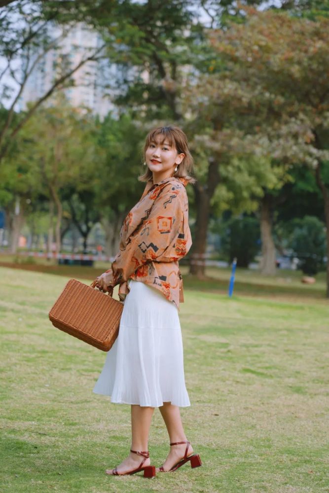 春意正浓那就来一次春游踏青吧5种不同身材女生绝美穿搭思路