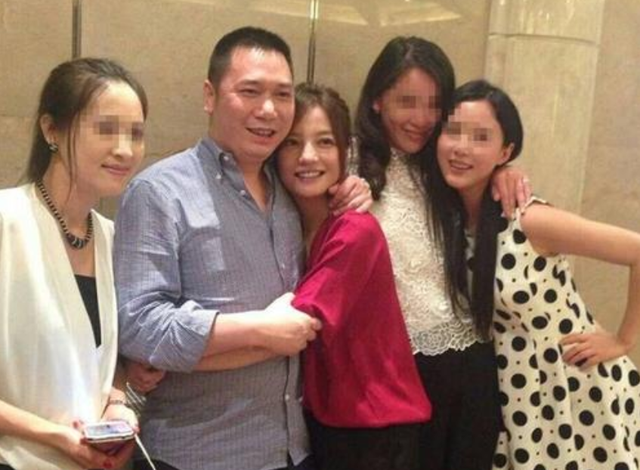 身价120亿小伙,为何嫁二婚带娃的黄有龙?