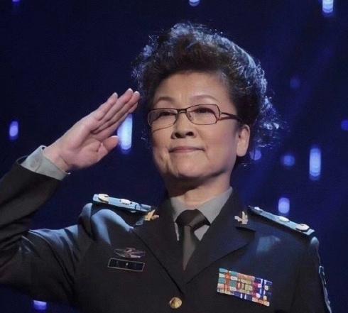 国家一级演员宋春丽终生未生育却在61岁当奶奶的年龄当了母亲