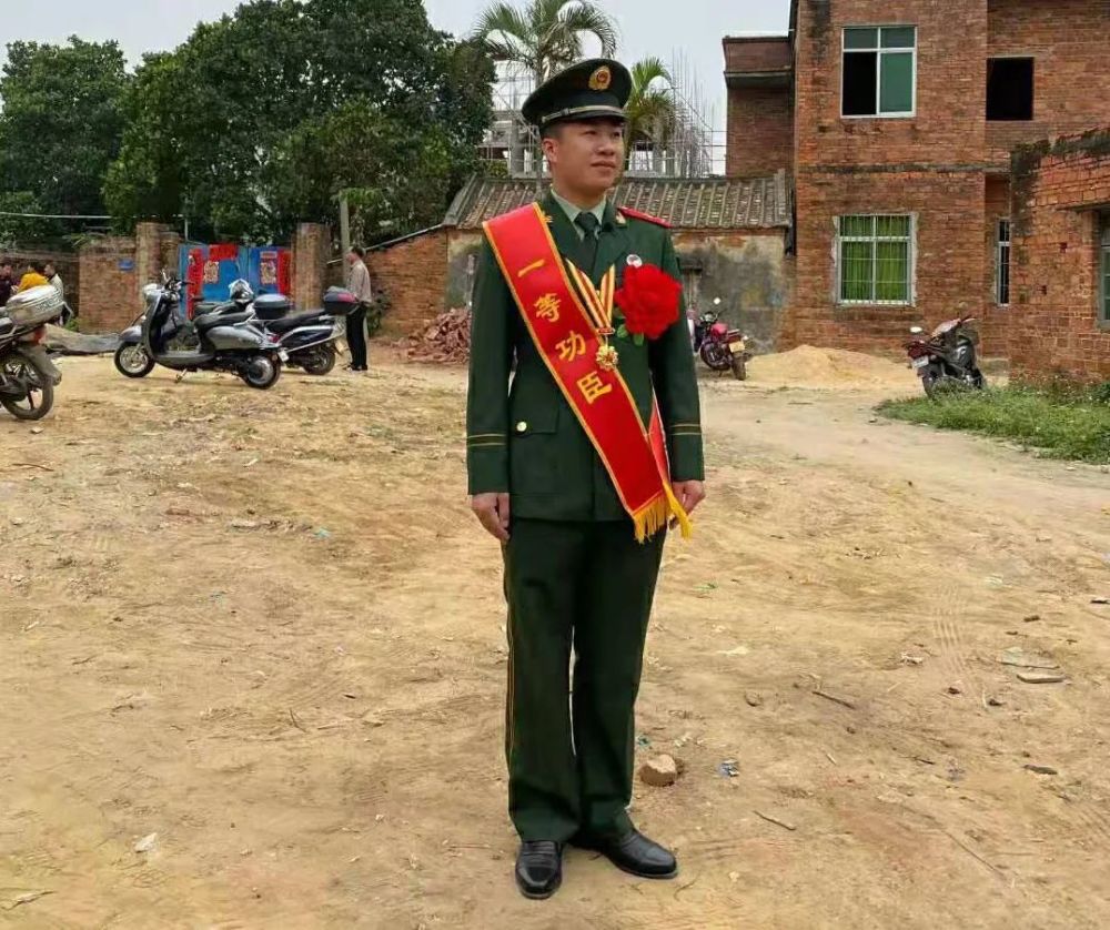 中国网央广网凤凰网等20多家媒体对嵩山少林武术职业学院毕业生谢伟略