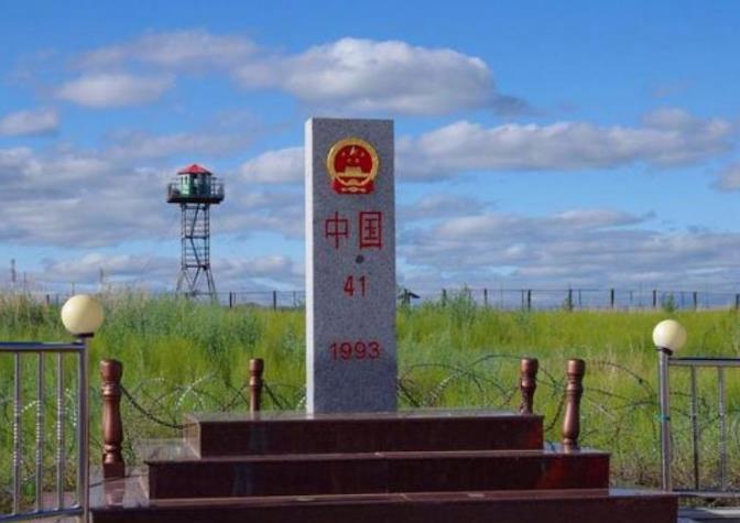 中俄边境,俄军只用稻草人驻守,中国军人的做法却让人肃然起敬