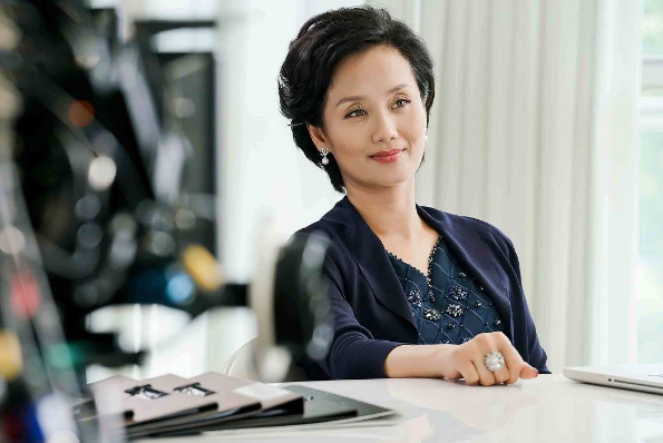 提起李颖这个名字或许知道的人并不多,因为她也是典型的戏红人不红的