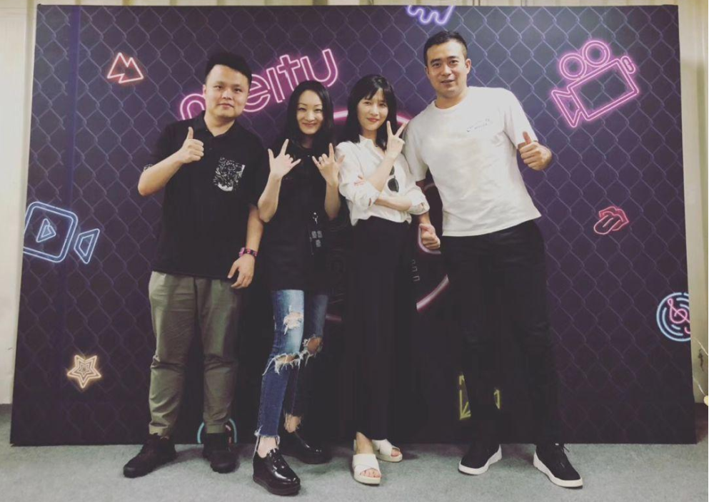 然而他加上papi酱和霍泥芳这三个臭皮匠并没有做出什么名堂.