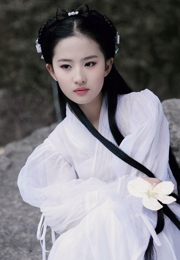 刘亦菲最新古装照路透,粉色长裙仙气飘飘,仿佛看到19年前的王语嫣!