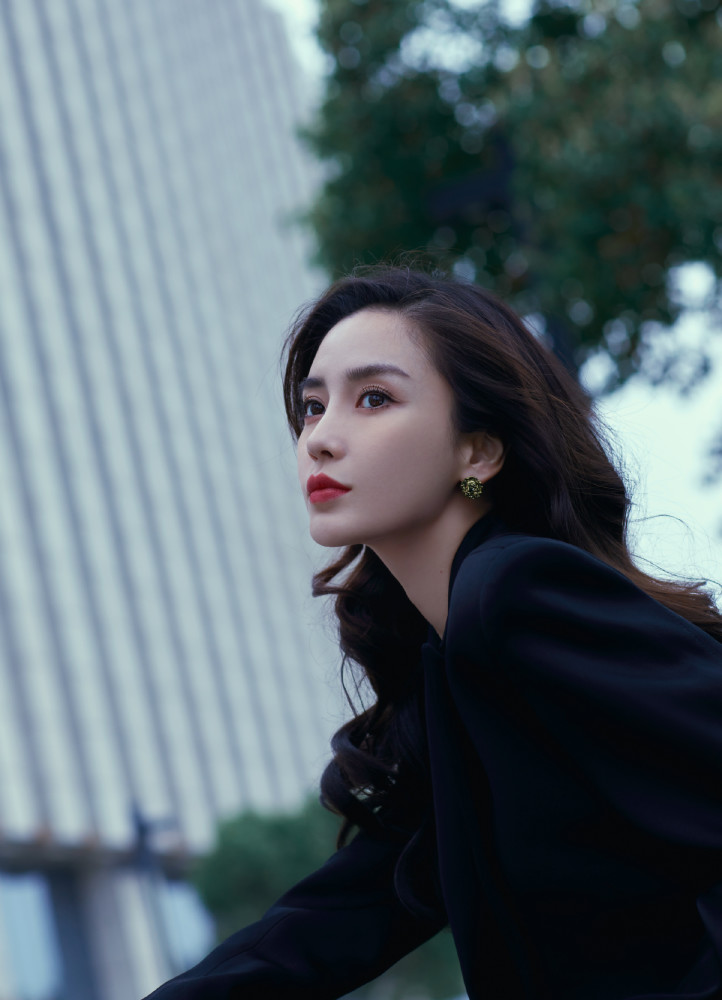 angelababy全黑look今日是气场1米8的美颖