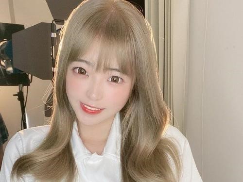 郝一点小号暴露真实身材完全就是水桶腰小娇妻形象彻底破灭