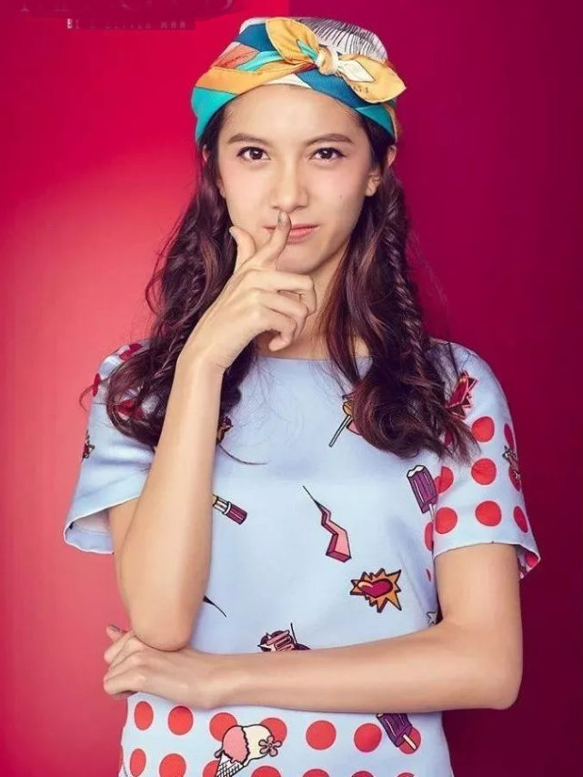 林宣妤此前走甜妹路线,但这种风格有年龄限制,同类型的小花也有很多