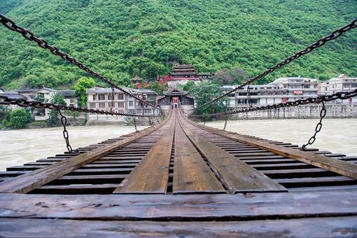 1935年紅軍飛奪瀘定橋,為何敵人沒炸橋索?劉文輝:真不敢炸