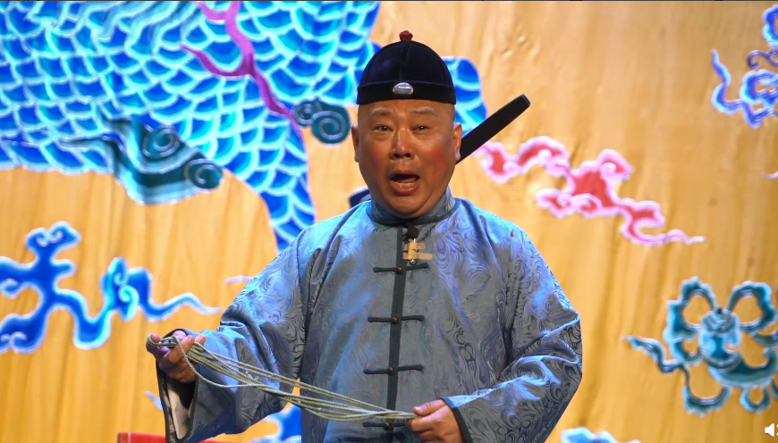 何云伟祭拜侯耀文郭德纲三庆园大唱贱骨头两者并无任何联系