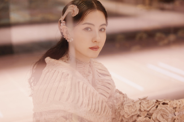 国货彻底崛起了张柏芝让儿子穿李宁杨幂成国产手机品牌代言人