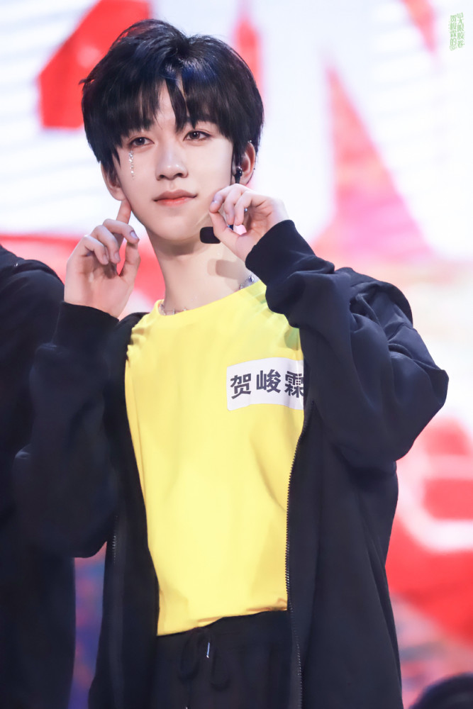贺峻霖少年onfire第二季第一次公演舞台高清照片贺老师猎杀时刻