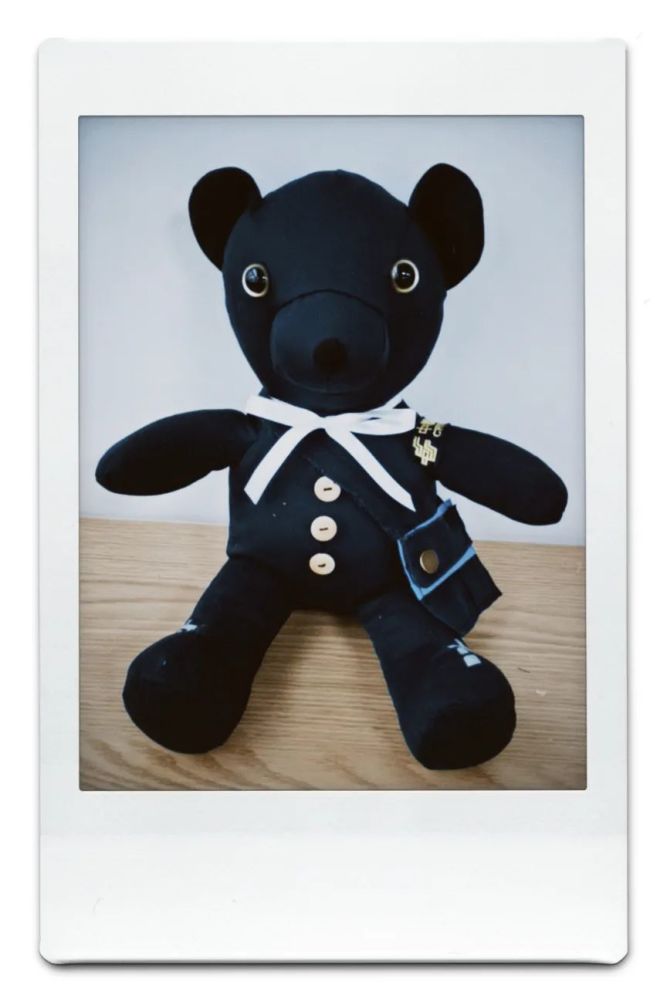 谷雨影像|她用逝者衣物做"思念熊",替生者缝补悲伤,感动全网