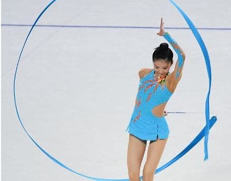 被誉为体操女神身材迷人,曾因高难度动作走红,如今27岁仍是单身_腾讯