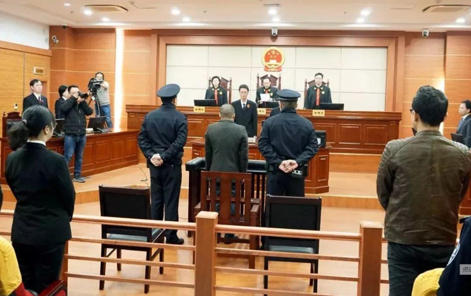 网购24支仿真枪被判7年多的刘大蔚出狱,正在返回四川老家